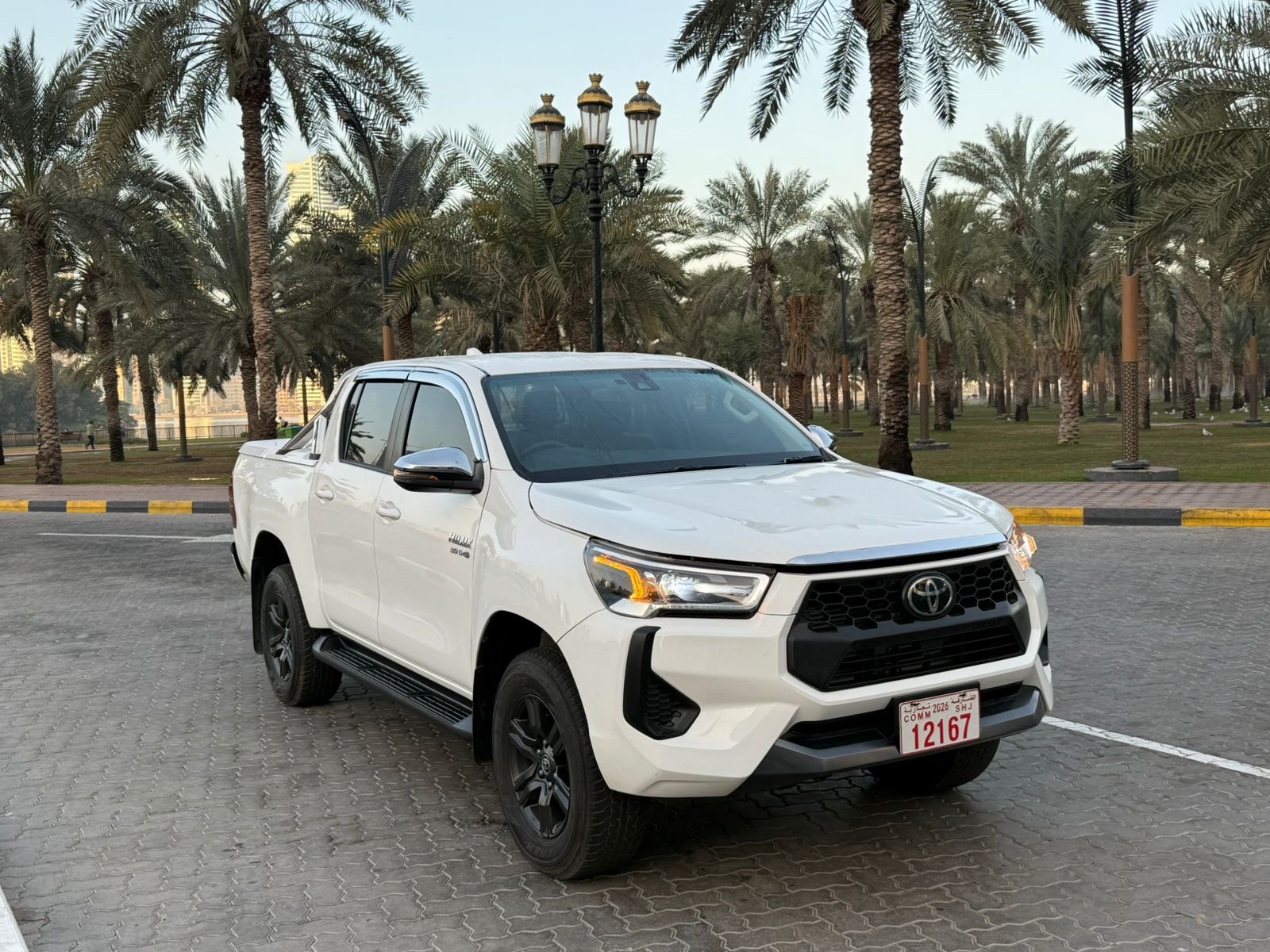 Toyota Hilux SR5 2024 White